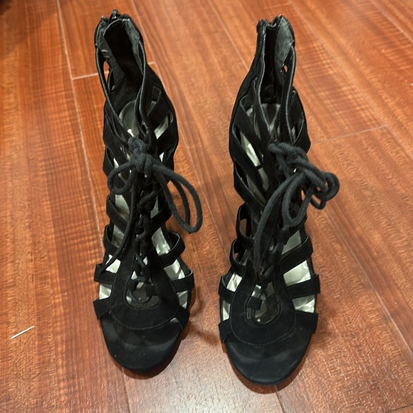 Guess Sandals - Picture 2 of 5